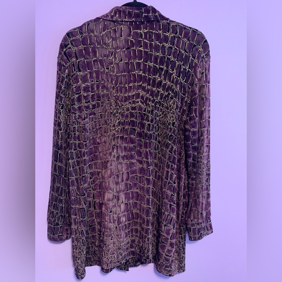 Super cool 90’s snakeskin with gold details button up blouse - Picture 2 of 13